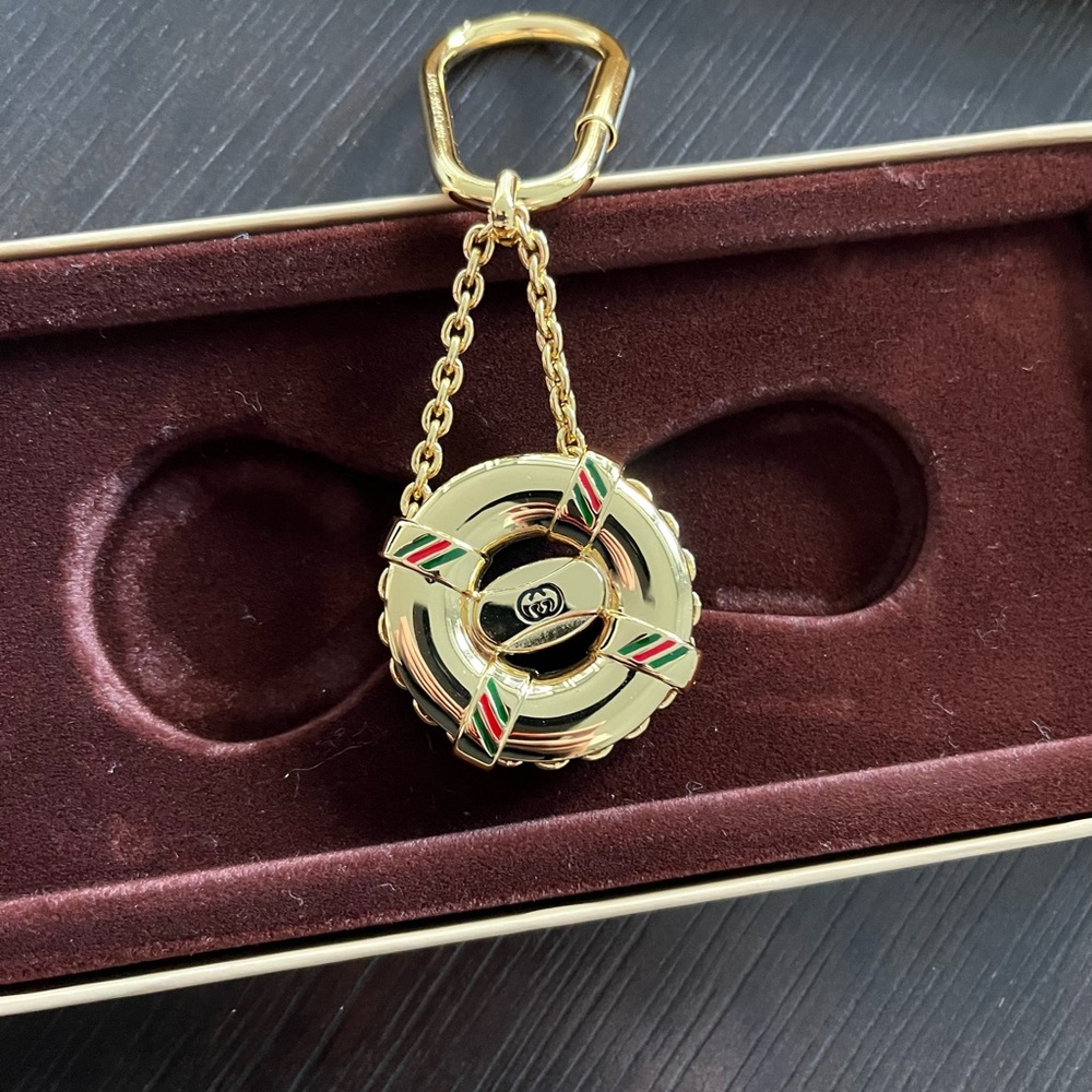 Gucci gold life preserver key chain - Picture 4 of 6